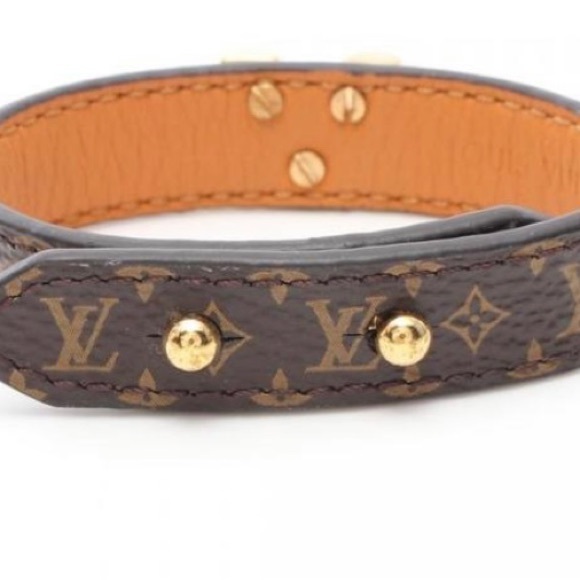 Louis Vuitton Essential V Monogram Bracelet 15 - Picture 9 of 11